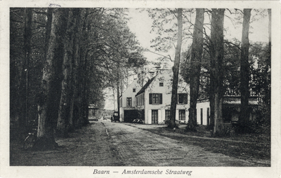 7763 Gezicht op de Amsterdamsestraatweg te Baarn uit het zuidoosten, met rechts het hotel 't Huis Groeneveld.